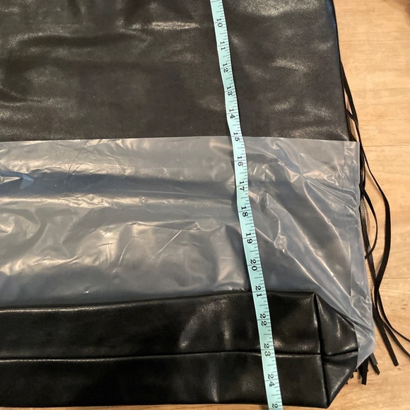 NWT Victoria’s Secret Black Pink Fringe Overnight Bag Travel Snap closure OS - Picture 5 of 6